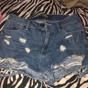 Trendy high waisted blue jean shorts!!